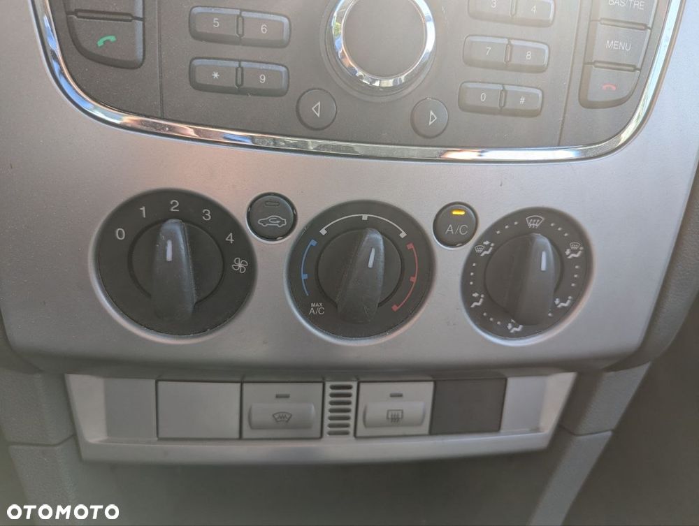 Ford Focus 2010 photo 3