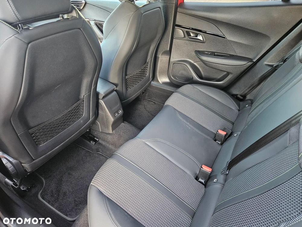 Peugeot 2008 1.2 PureTech GT Line S&S EAT8 - 6