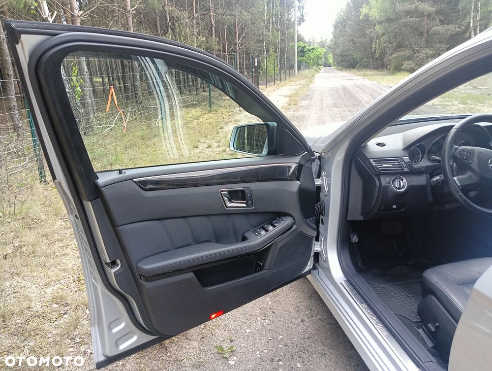 Mercedes-Benz Klasa E 200 BlueEFFICIENCY 7G-TRONIC Elegance - 29