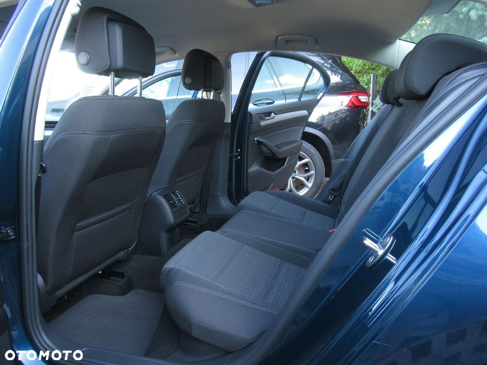 Volkswagen Passat - 8