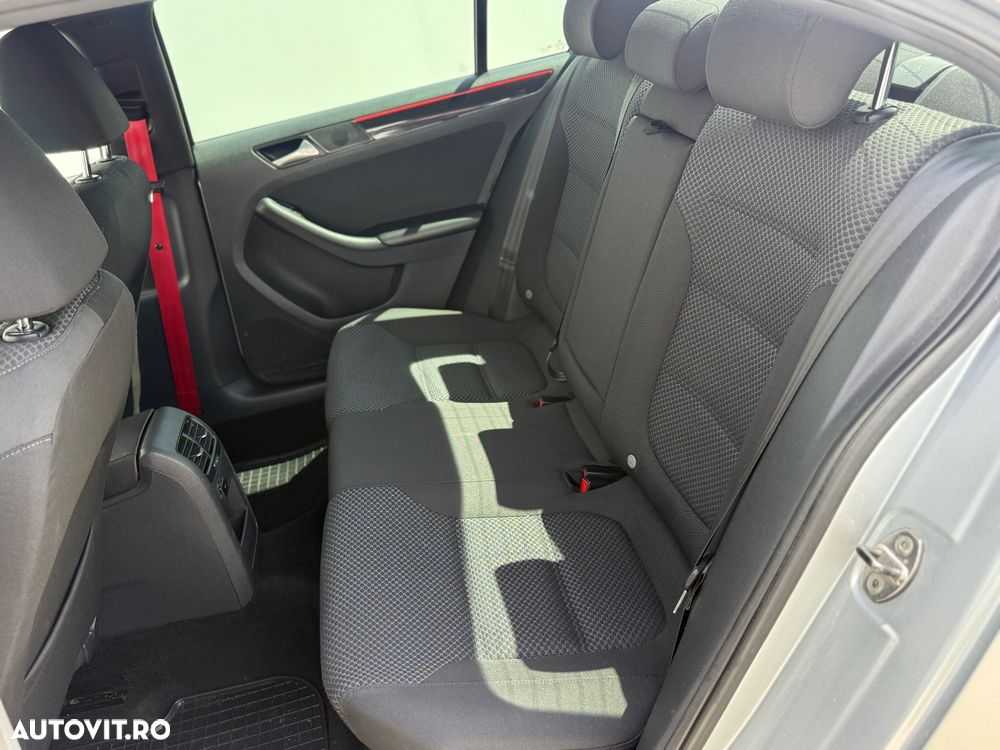 Volkswagen Jetta 2.0 TDI BlueMotion Technologie - 17