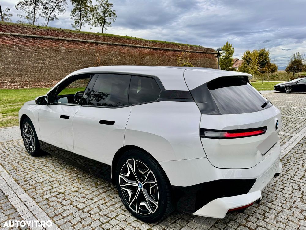 BMW iX xDrive40 - 17