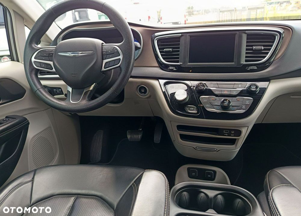 Chrysler Pacifica - 17
