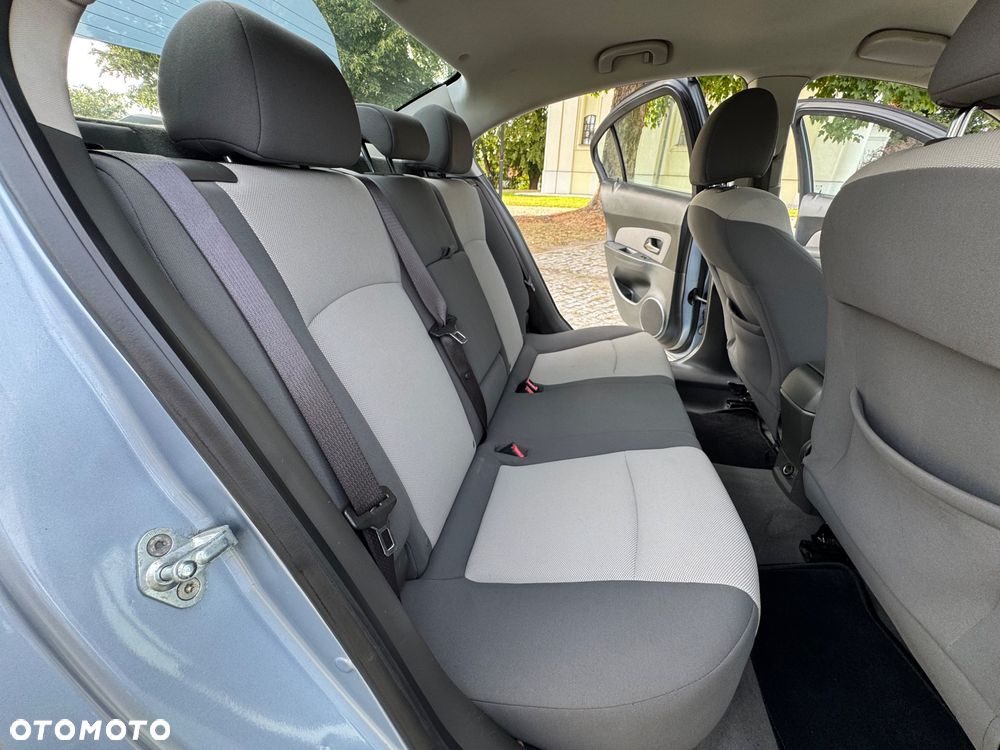 Chevrolet Cruze - 38