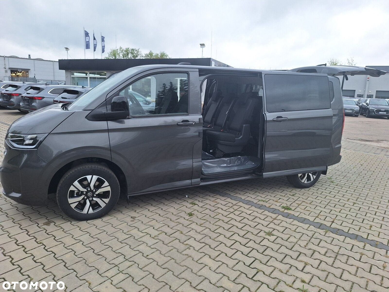 Volkswagen Caravelle - 13