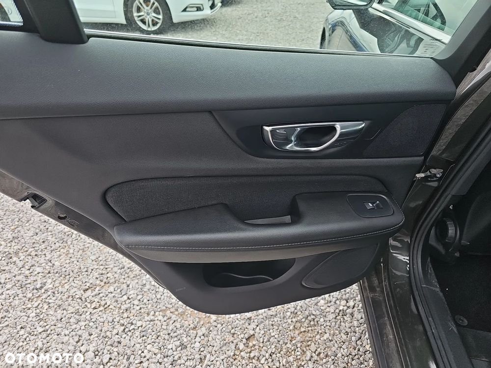 Volvo V60 D3 Momentum Pro - 25
