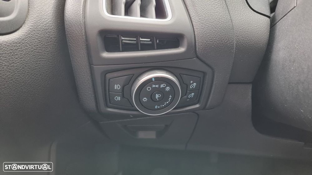 Ford Focus 1.0 EcoBoost Titanium - 25
