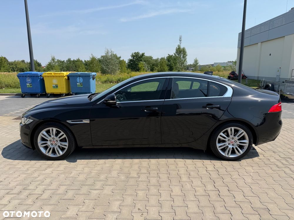 Jaguar XE 2.0 T Portfolio - 23