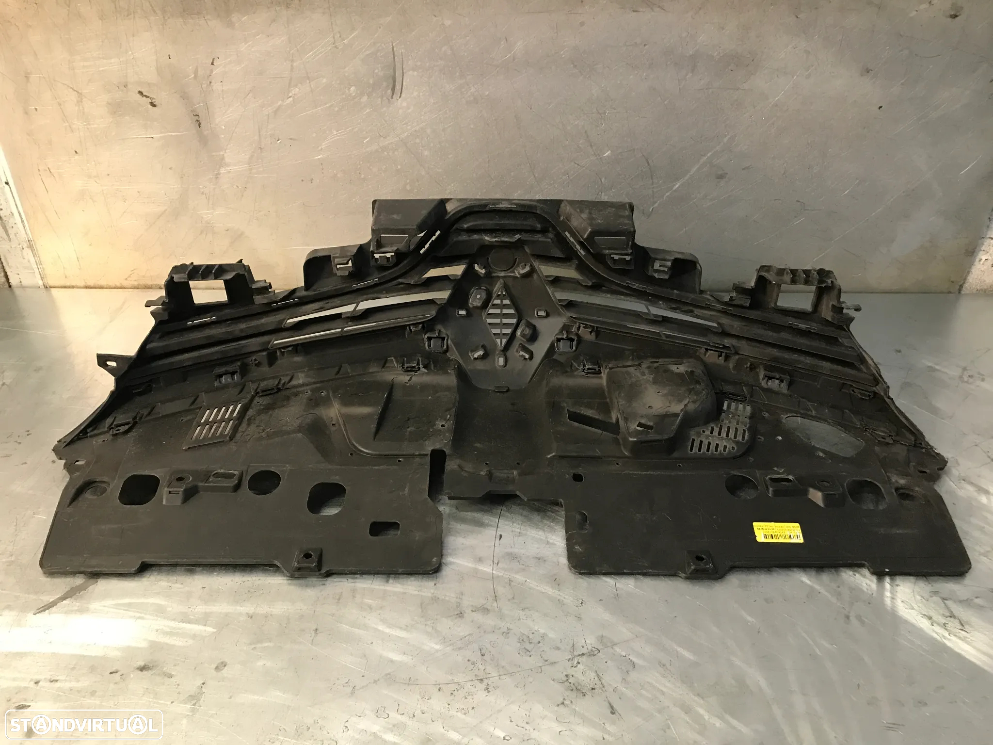 GRELHA DA FRENTE RENAULT CLIO IV MK4 2016-2019 622562901R - 2
