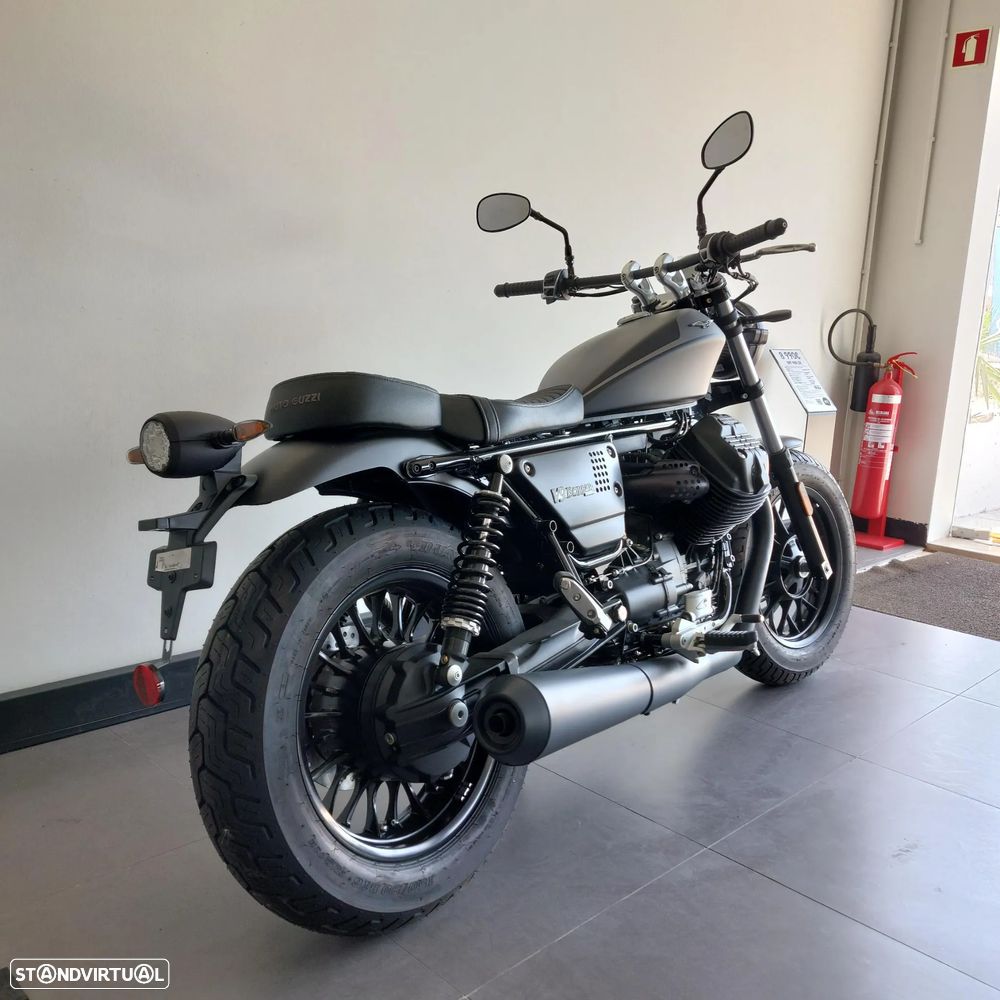 Moto Guzzi V9 BOBBER - 4