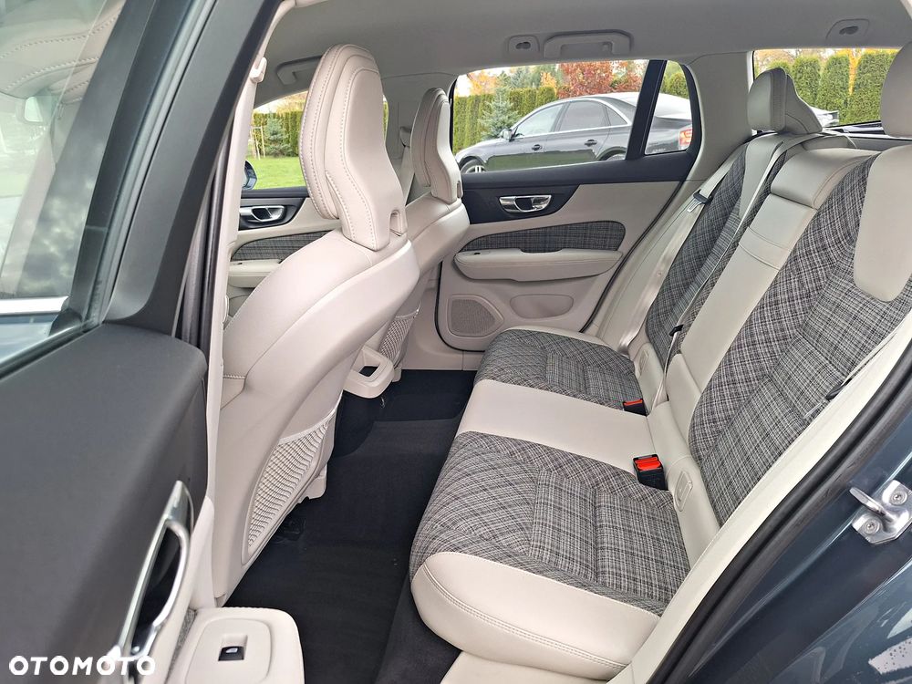 Volvo V60 D3 Momentum Core - 25