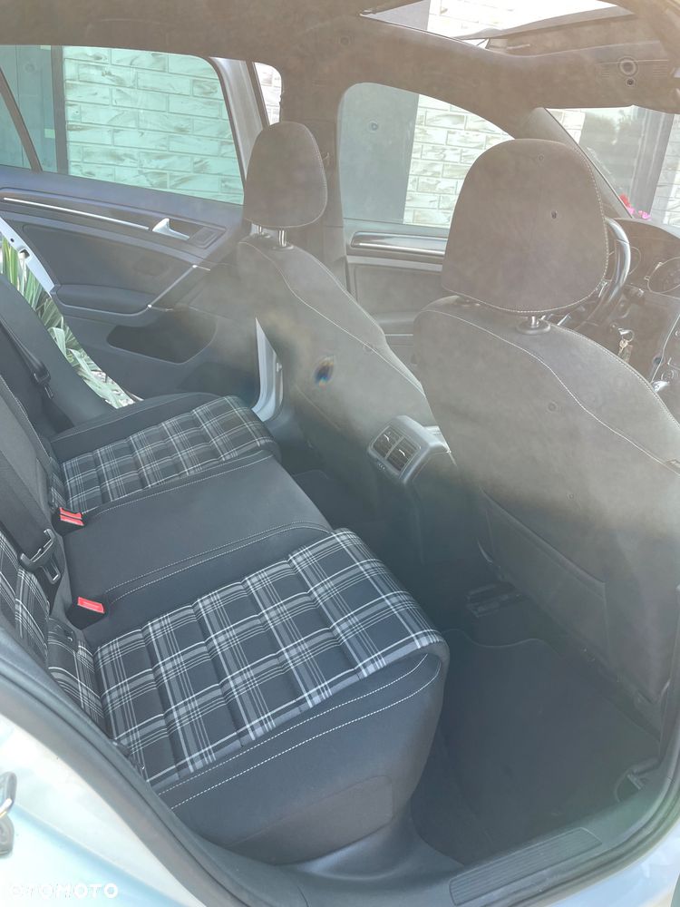 Volkswagen Golf - 24