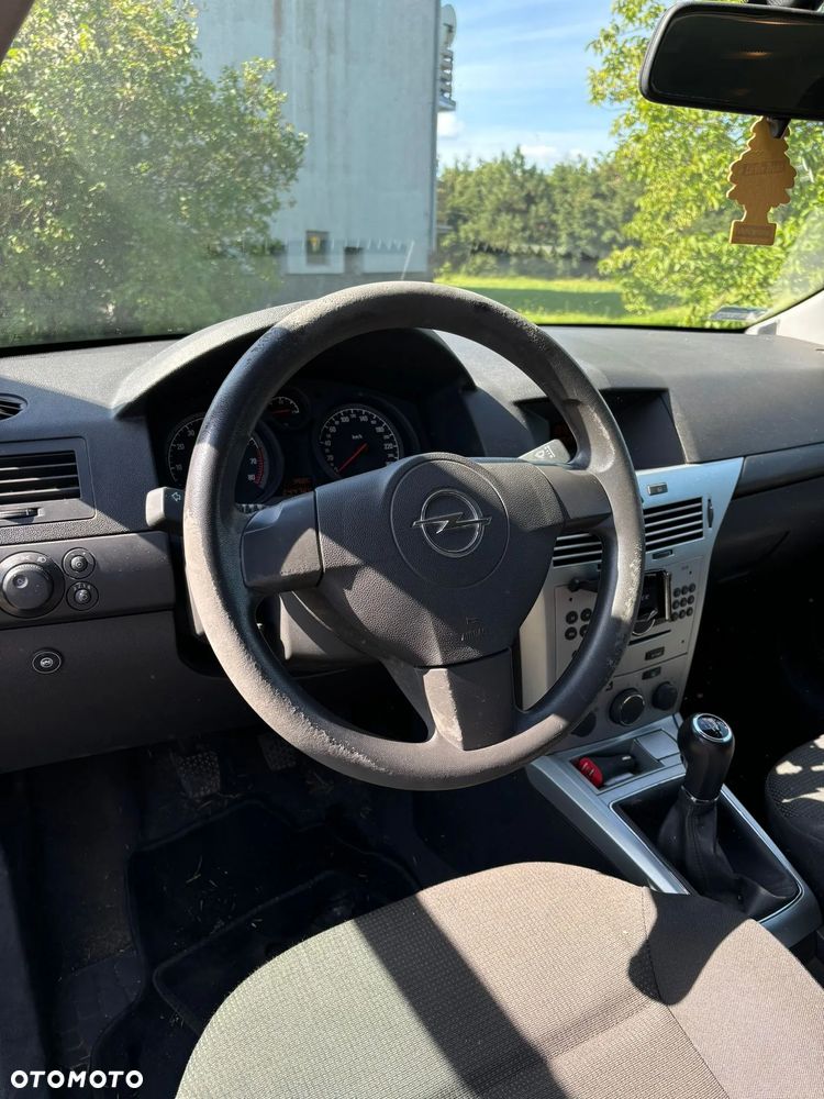 Opel Astra GTC 1.6 - 6