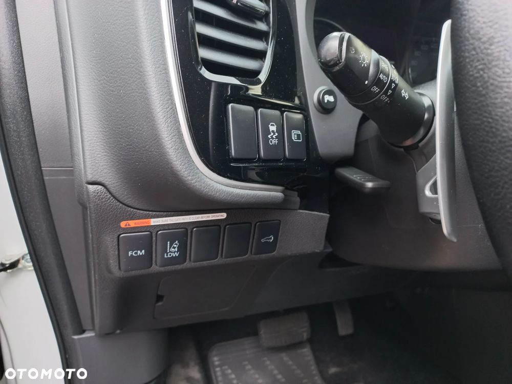 Mitsubishi Outlander 2.2 DI-D 4WD Automatik Diamant Edition - 11