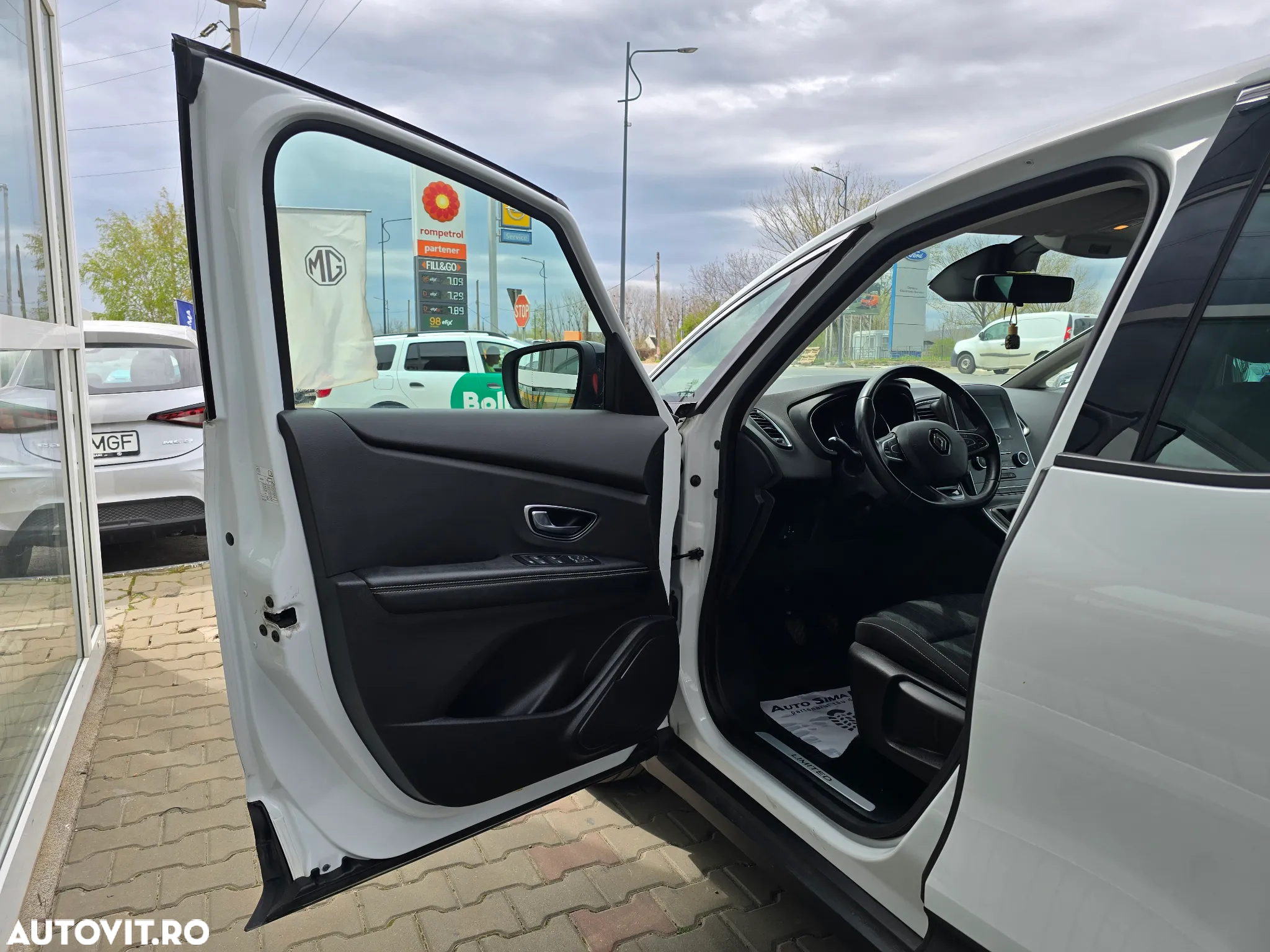 Renault Scenic BLUE dCi 120 LIMITED - 16