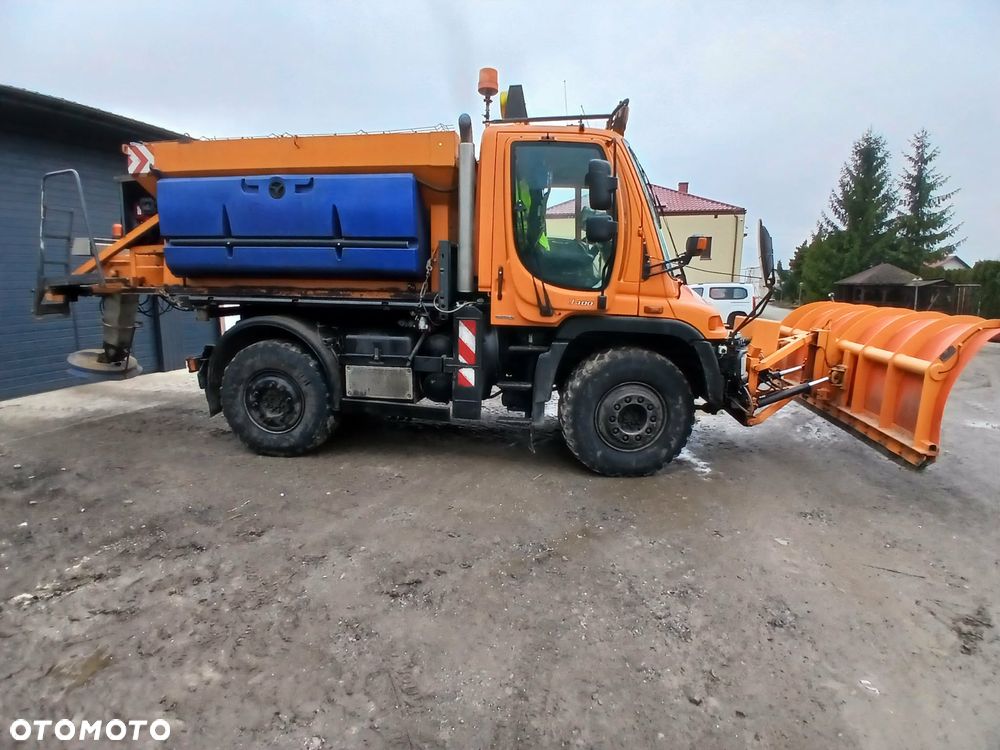 Mercedes-Benz Unimog U 400 - 2