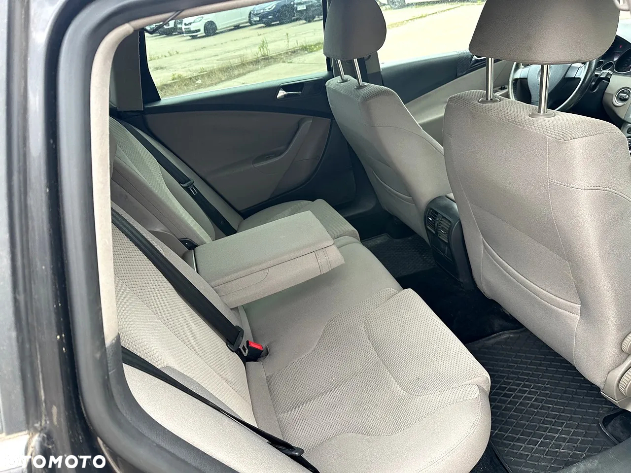 Volkswagen Passat 2.0 TDI DPF Trendline - 11