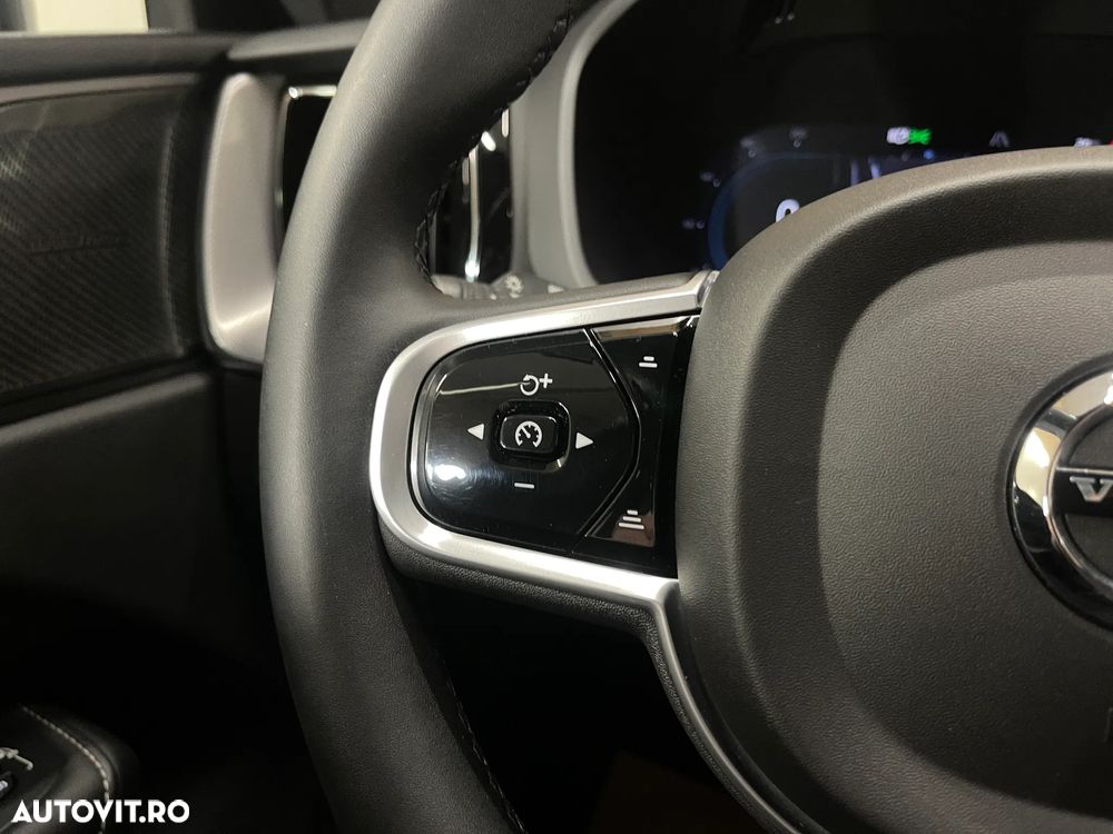 Volvo XC 60 Recharge T8 Twin Engine eAWD R-Design - 24