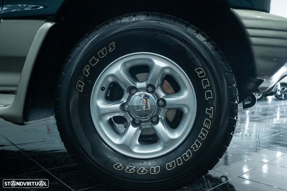 Mitsubishi Pajero - 9