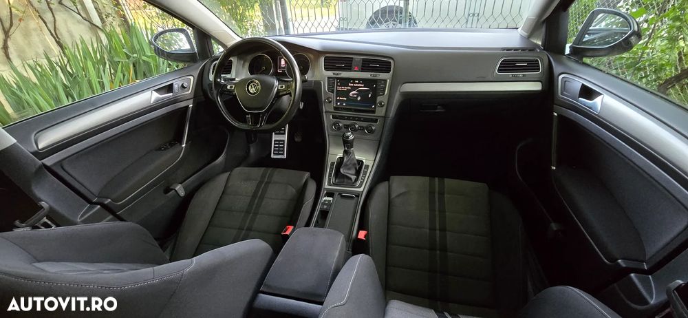 Volkswagen Golf - 14