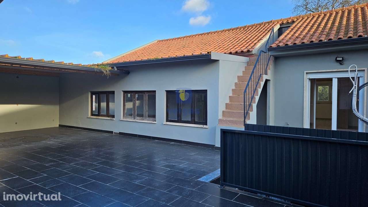 Edifício para Habitação e Comércio - Moradia T3 Renovada c/ Terraço e - Grande imagem: 2/49