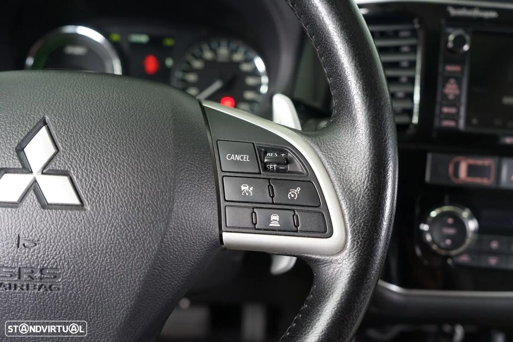 Mitsubishi Outlander 2.0 4WD - 25