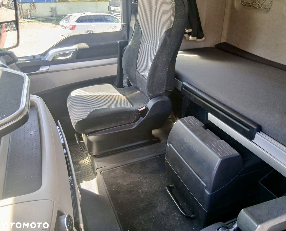 MAN TGX 18.500 XLX AUTOMAT SPOJLERY KLIMA WEBASTO OPONY:90% 698000km 2xALUTANK ACC SKÓRA NAVI EURO 6 2018 ŁADNY - 9