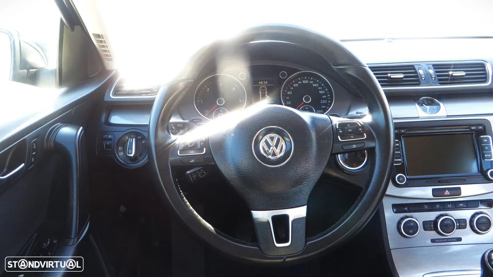 VW Passat 1.6 TDI BlueMotion - 36