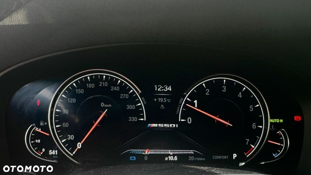 BMW Seria 5 M550i xDrive sport - 13