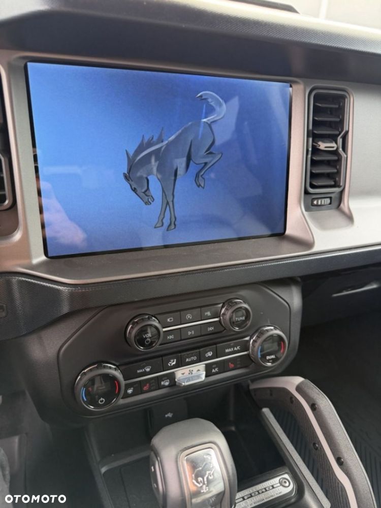 Ford Bronco - 11
