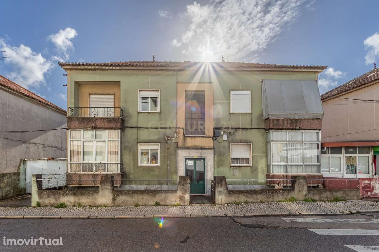 Prédio em Camarate para Investimento - Grande imagem: 3/21