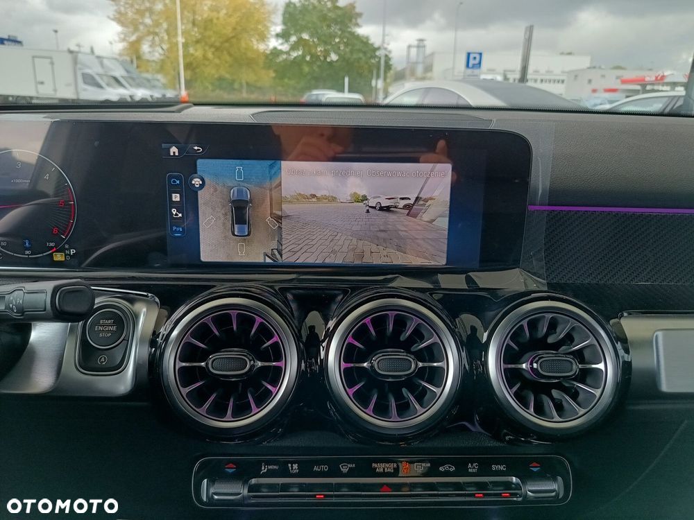 Mercedes-Benz GLB - 12