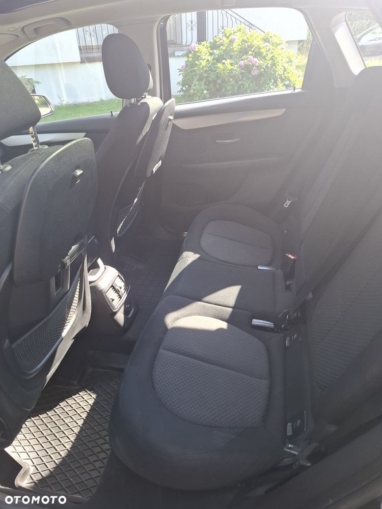 BMW Seria 2 218d - 11