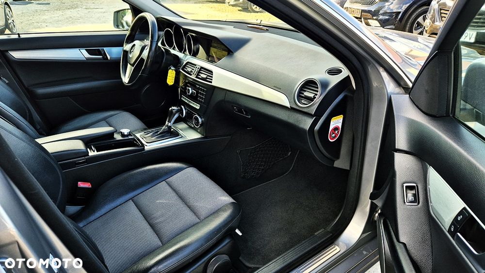 Mercedes-Benz Klasa C 180 BlueEFFICIENCY 7G-TRONIC Avantgarde - 37
