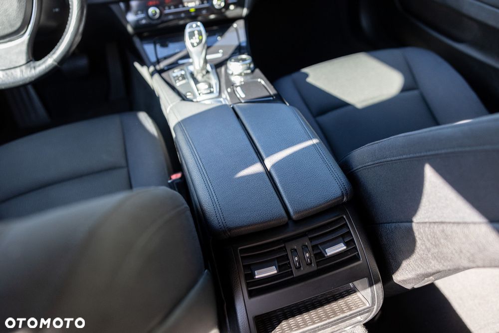 BMW Seria 5 525d - 25