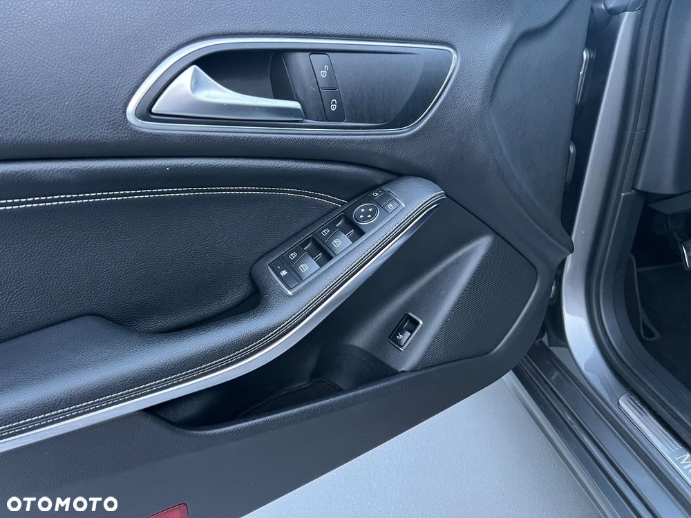 Mercedes-Benz CLA 180 BlueEffICIENCY Edition - 21