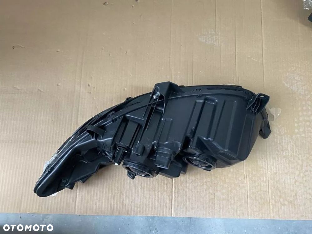 Lampy przód Forda Mondeo Fusion 2013r wersja USA - 5