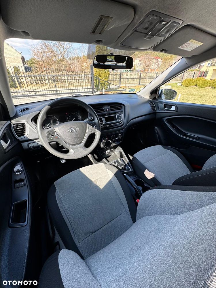 Hyundai i20 blue 1.2 Classic - 15