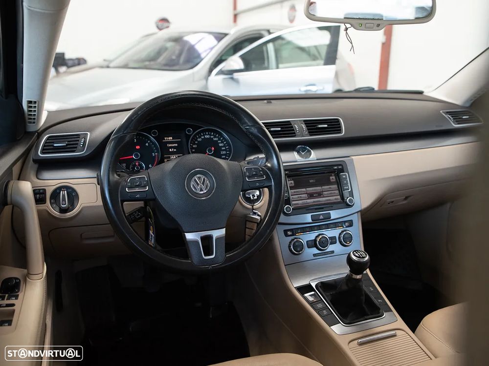 VW Passat 1.6 TDI Confortline BM - 31