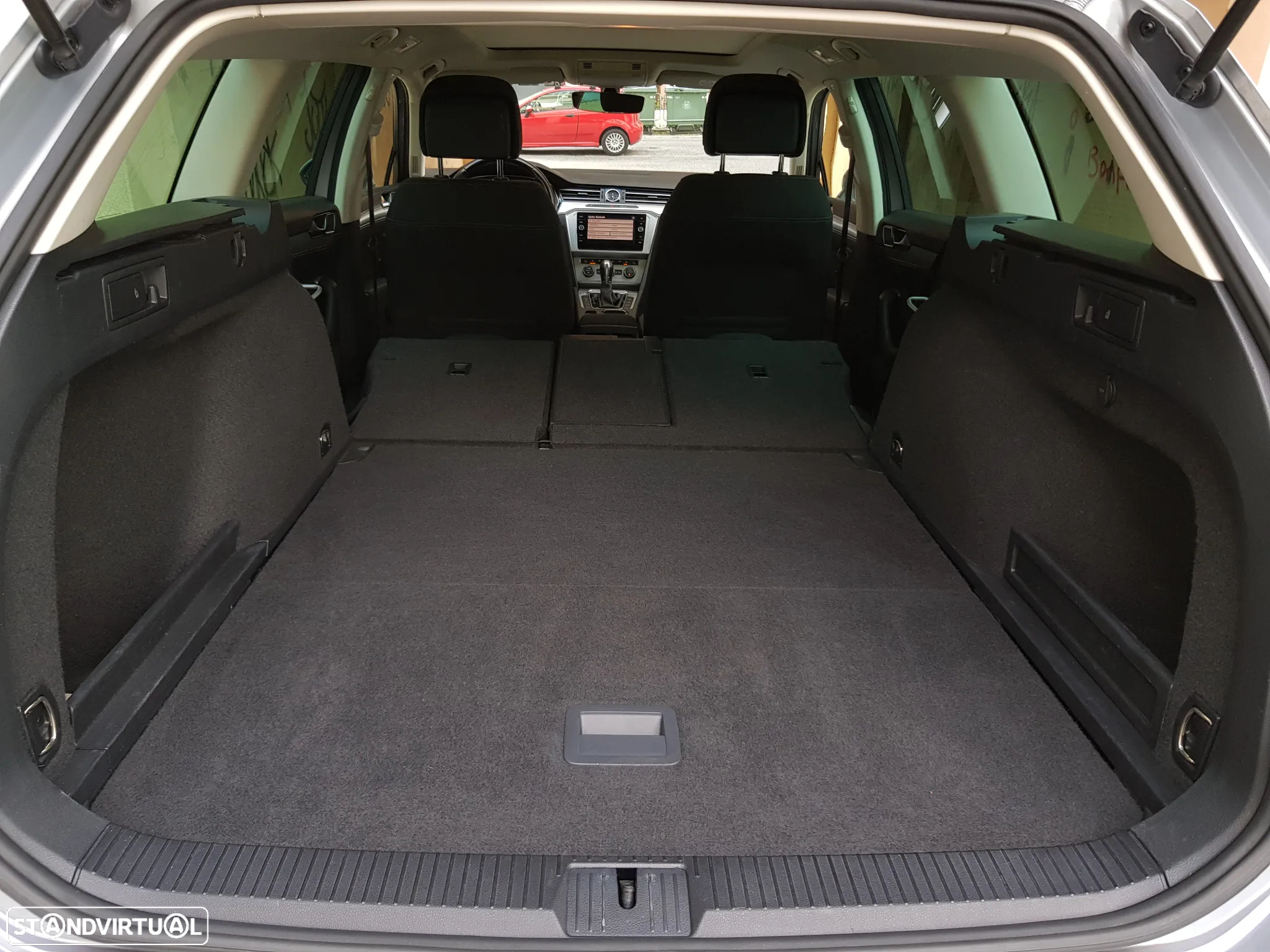 VW Passat Variant 1.6 TDI Highline DSG - 52
