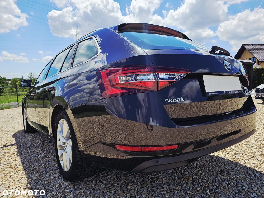 Skoda Superb 2.0 TDI DSG Ambition - 4