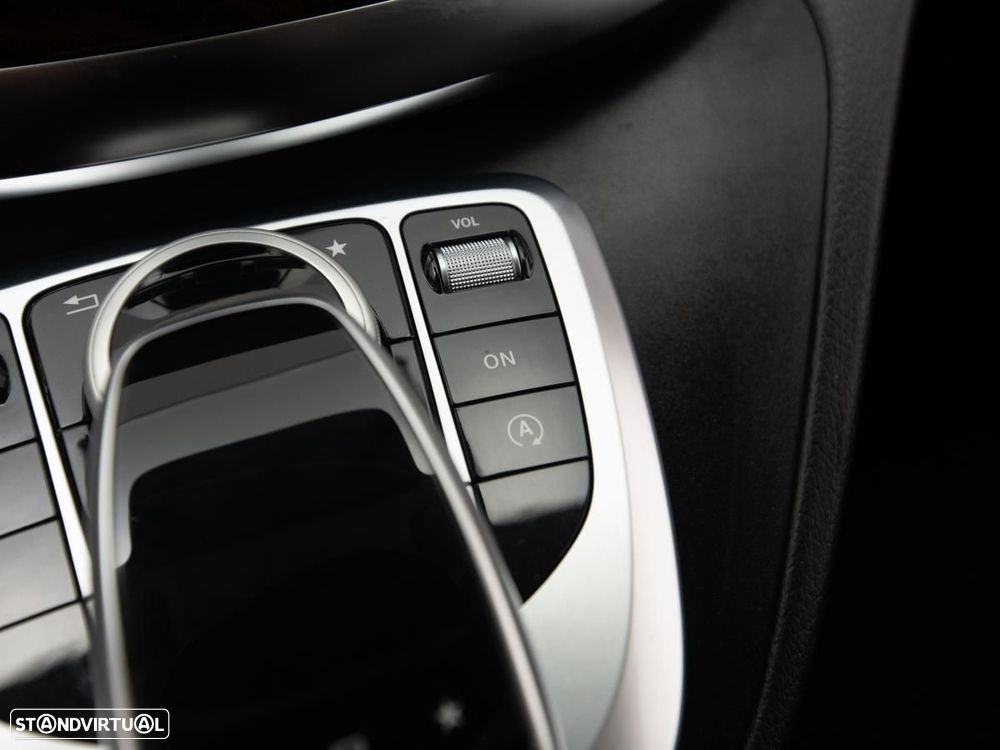 Mercedes-Benz V 220 CDI Compacto Aut. - 23