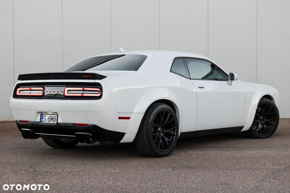 Dodge Challenger - 17