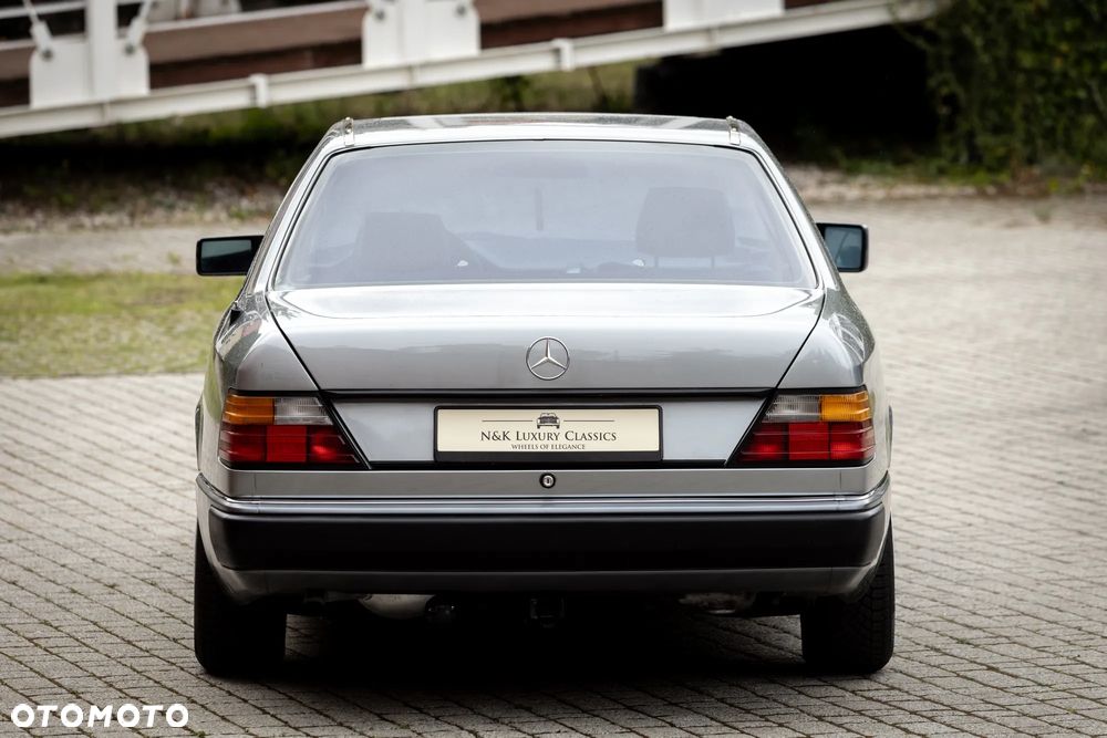 Mercedes-Benz W124 (1984-1993) - 32