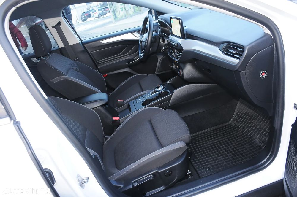 Ford Focus 1.5 TDCi Powershift Titanium - 26