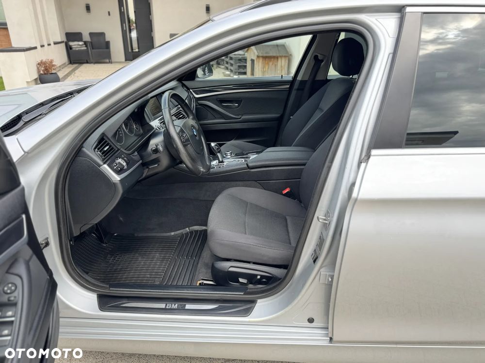 BMW Seria 5 520d - 25