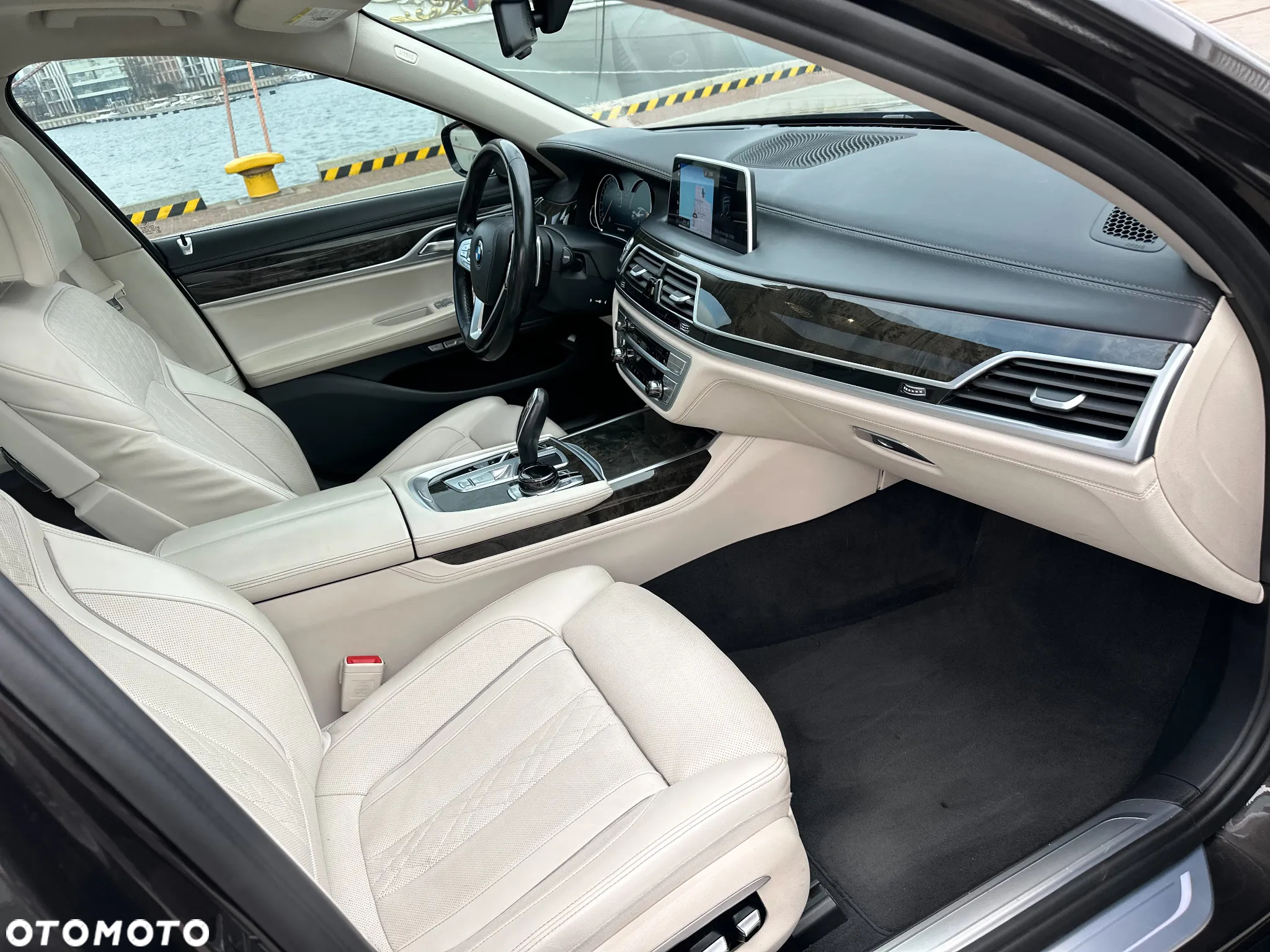 BMW Seria 7 740Li - 20