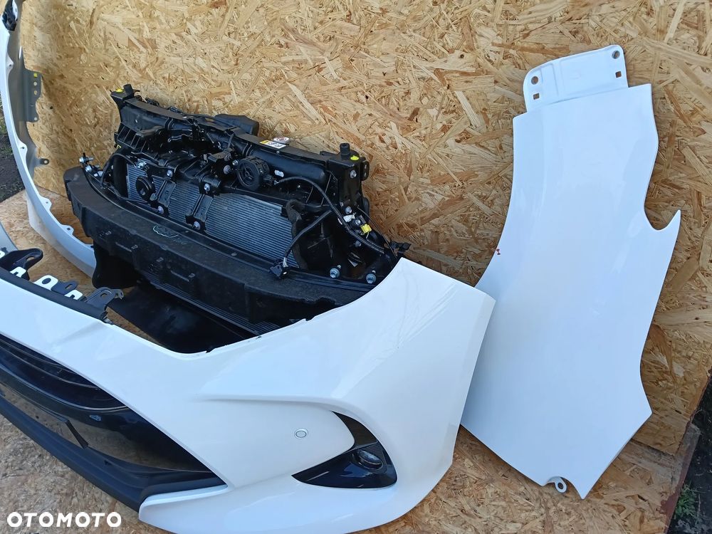 zderzak pas przedni belka błotnik chłodnice lampy Toyota Yaris IV 1.5 Hybrid - 10
