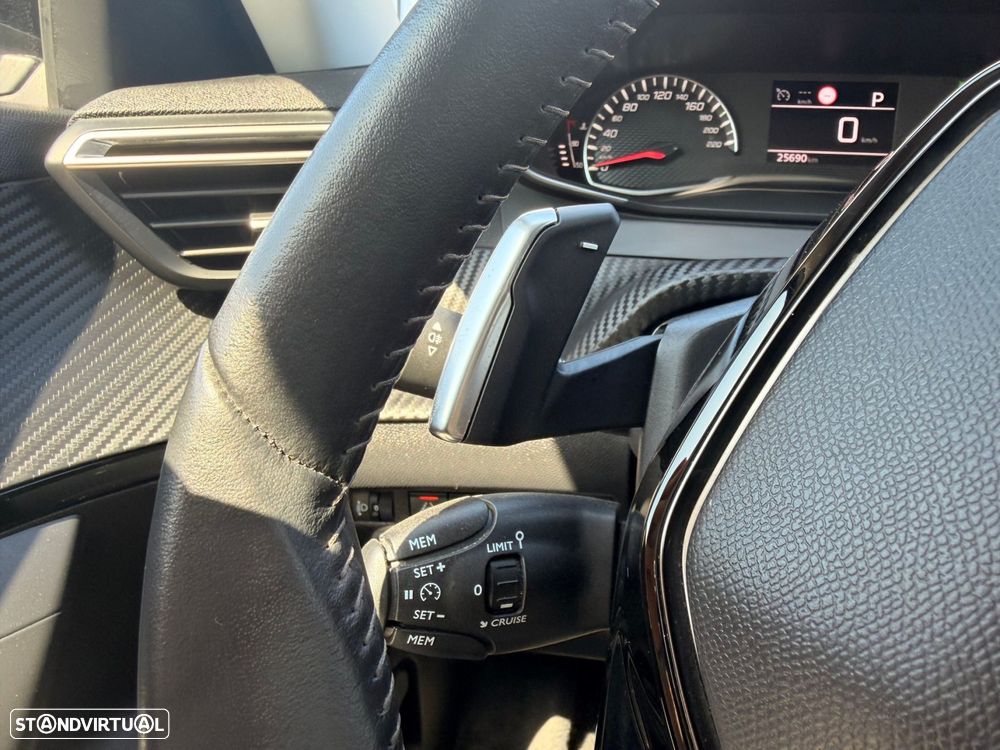 Peugeot 2008 1.2 PureTech Allure EAT8 - 23