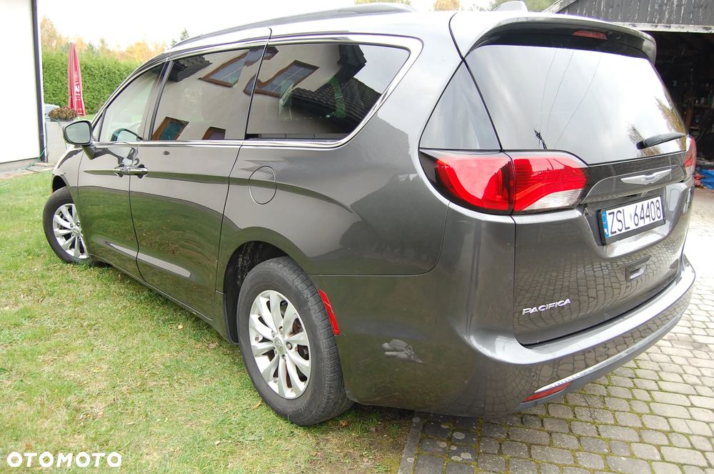 Chrysler Pacifica - 3